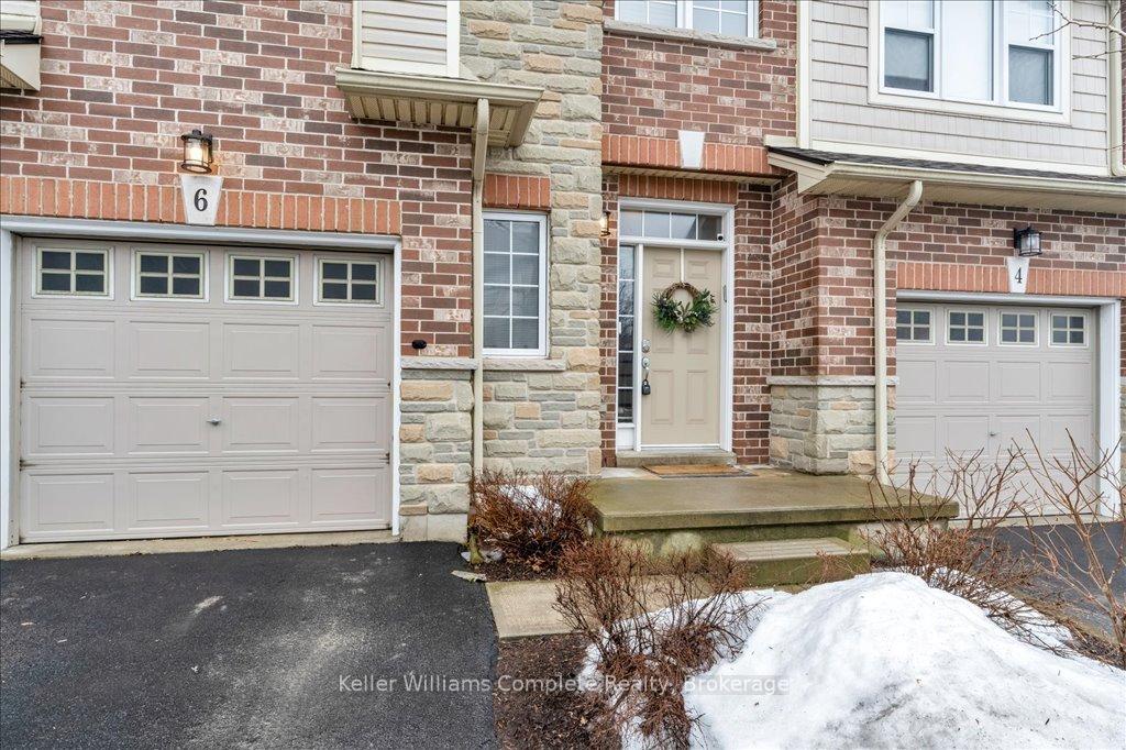 3 Bedrooms Condo at 6 Liddycoat,  Hamilton For sale