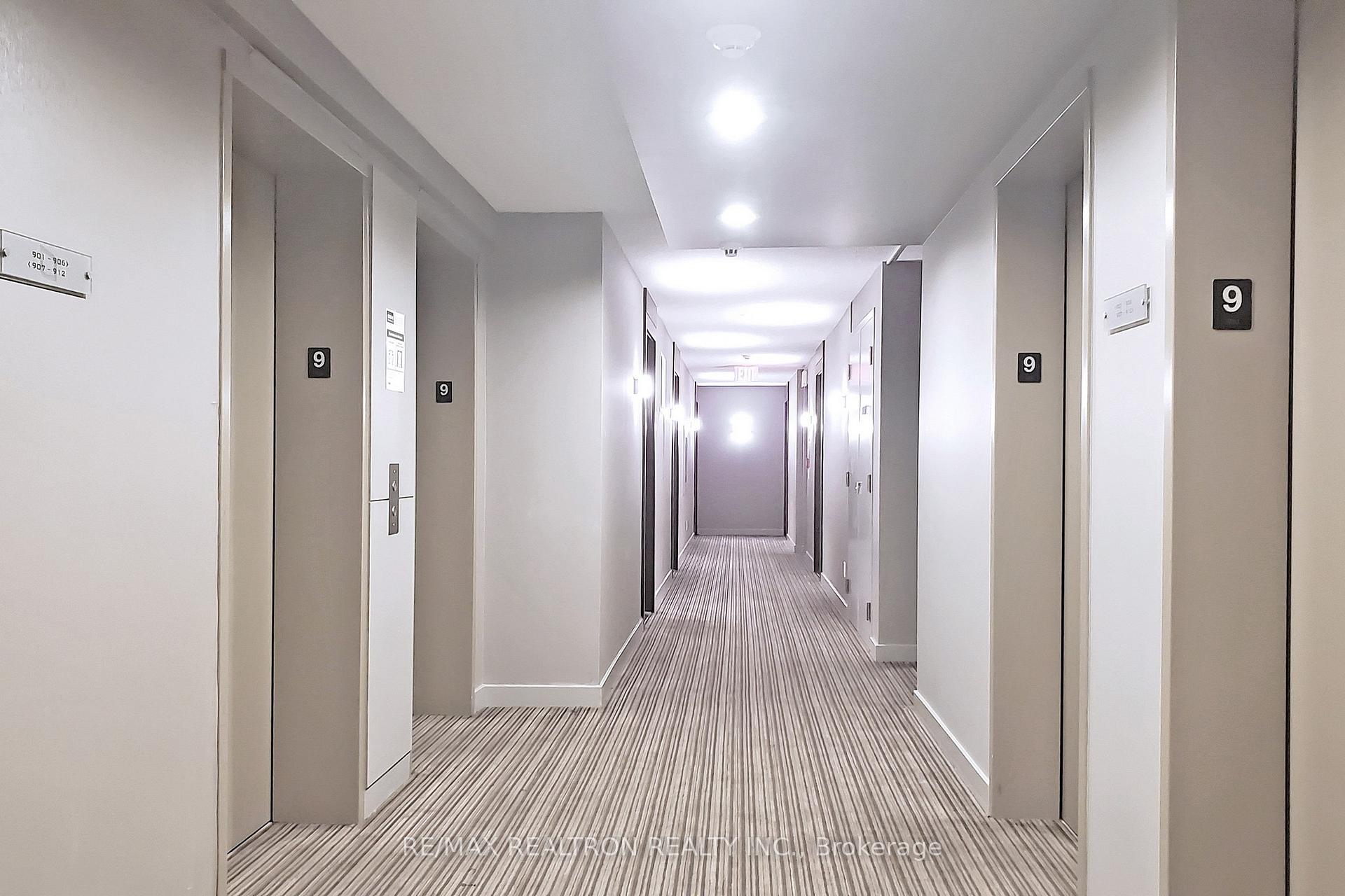 2 Bedrooms Condo at 125 Village Green, Toronto For sale