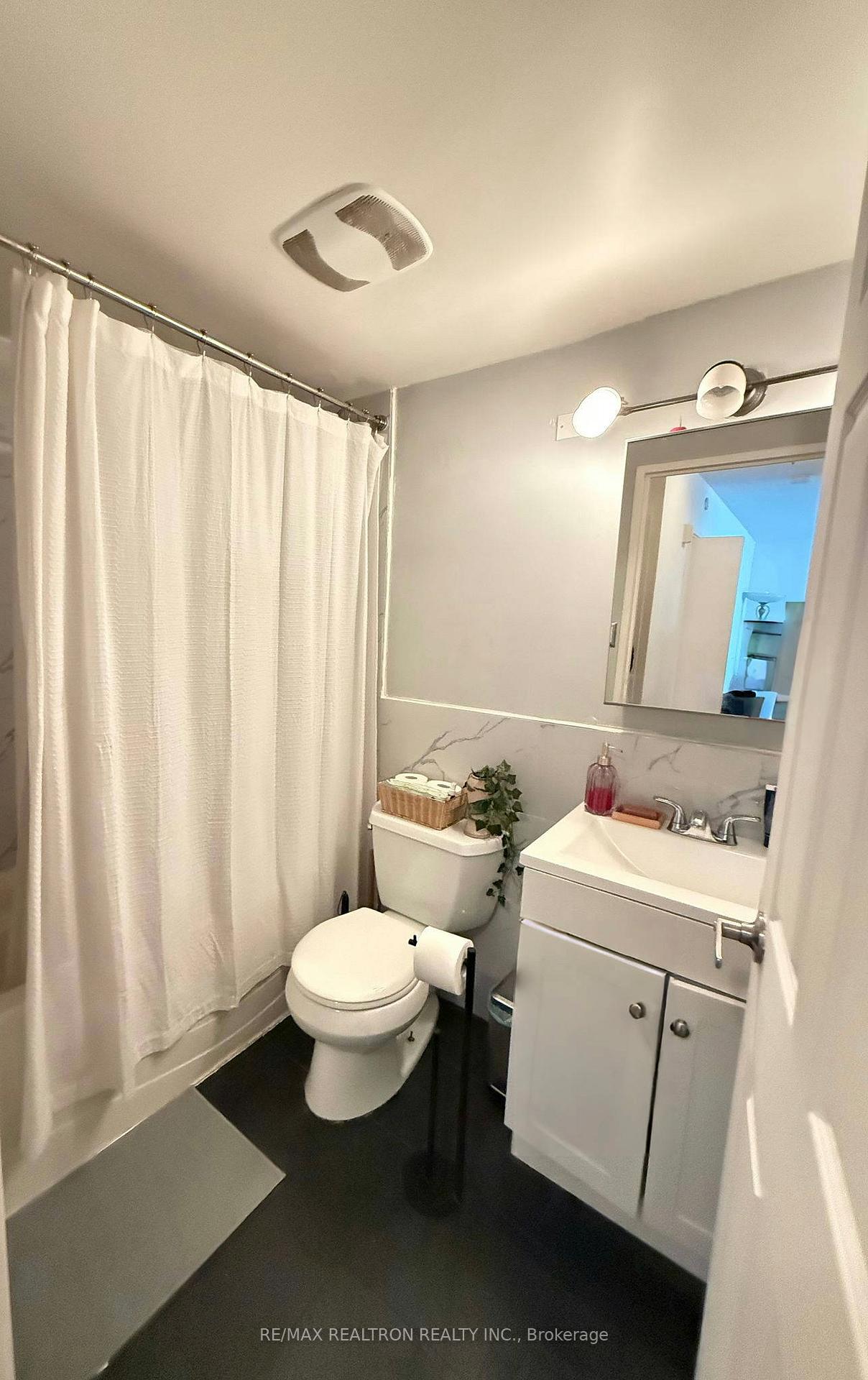 1 Bedroom Condo at 31 Four Winds, Toronto For sale