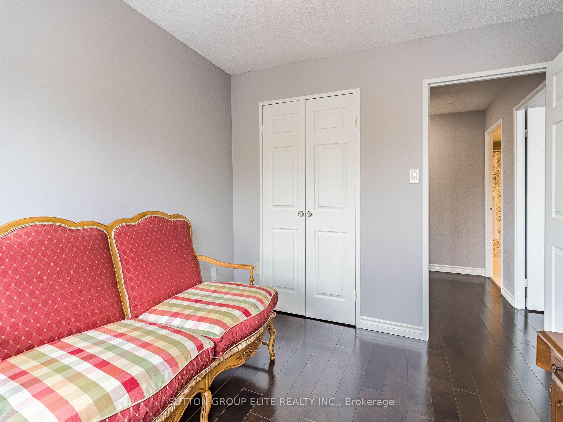 2 Bedrooms Condo at 50 Elm, Mississauga For sale