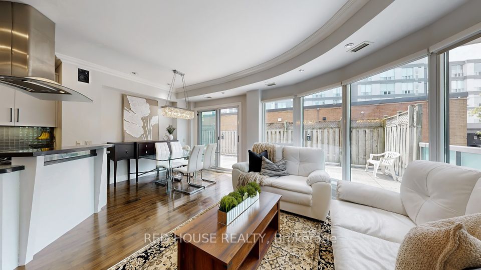 890 Sheppard