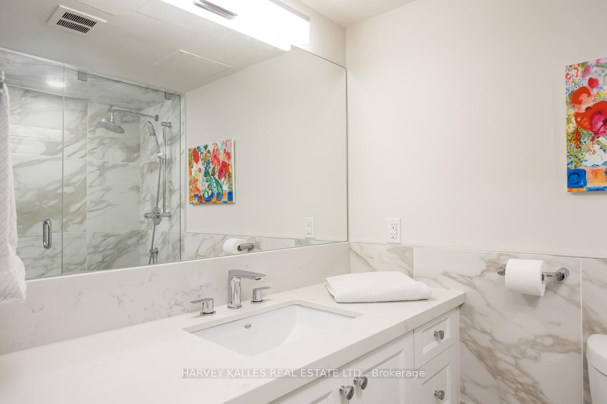 3 Bedrooms Condo at 33 Harbour, Toronto For sale