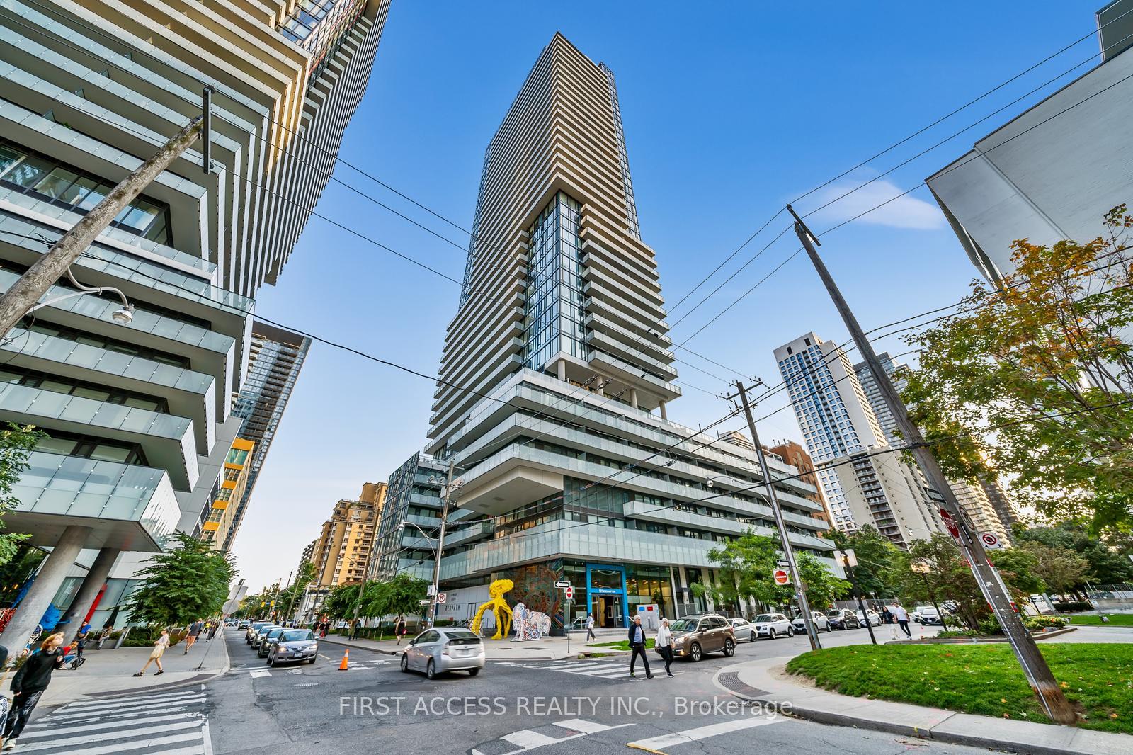 2 Bedrooms Condo at 161 Roehampton,  Toronto For sale