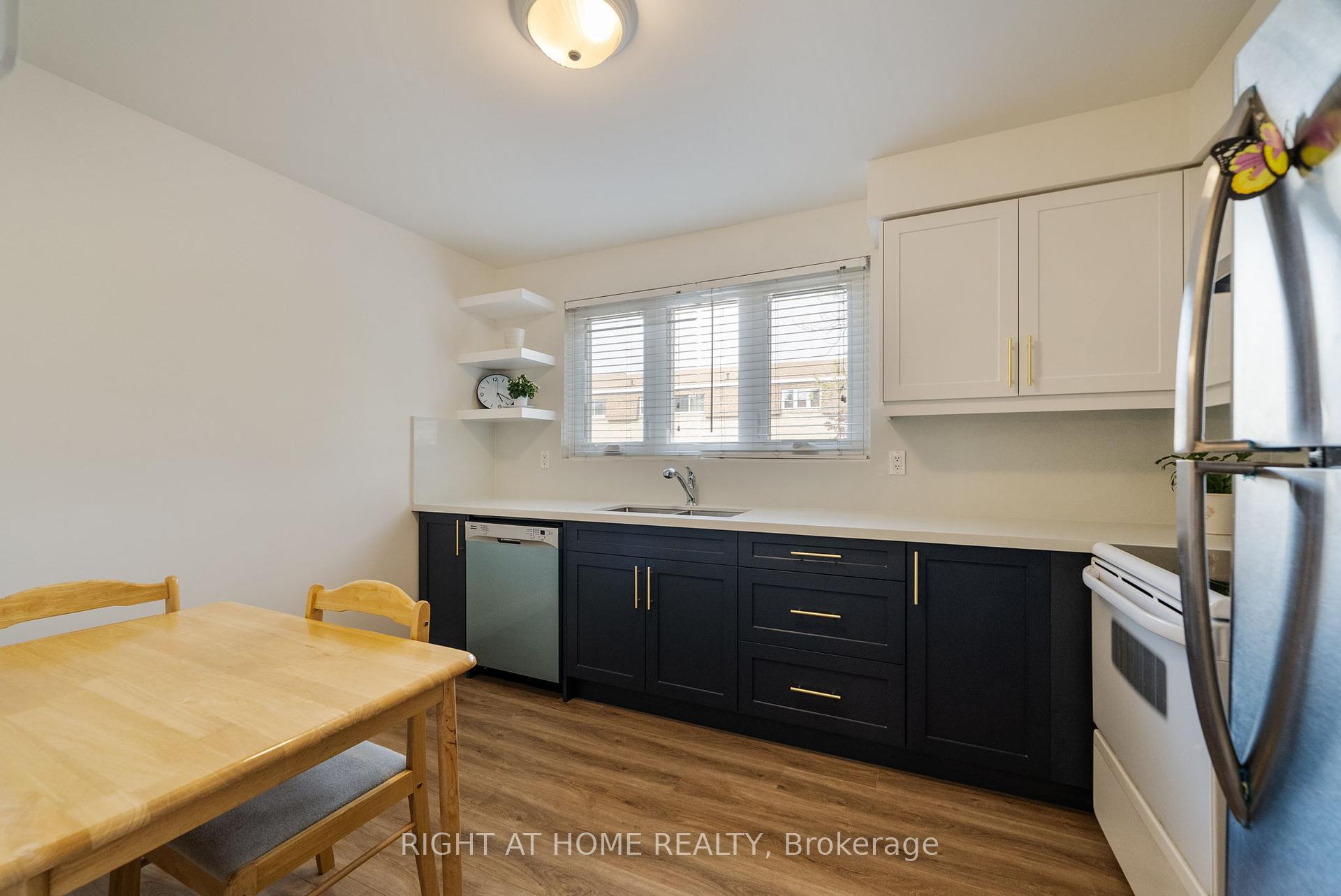 3 Bedrooms Condo at 121 Centennial, Toronto For sale
