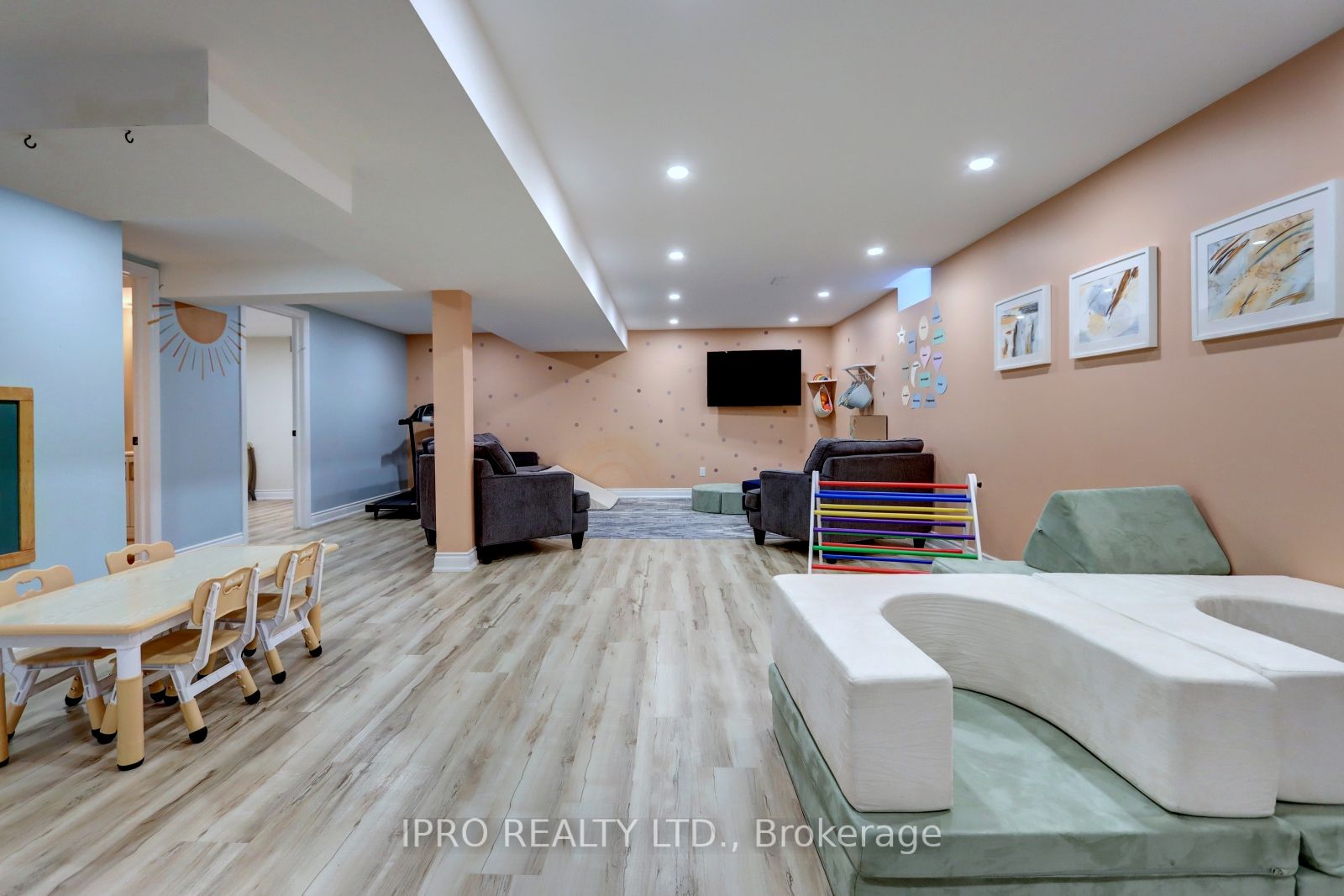 10 Berton Boulevard