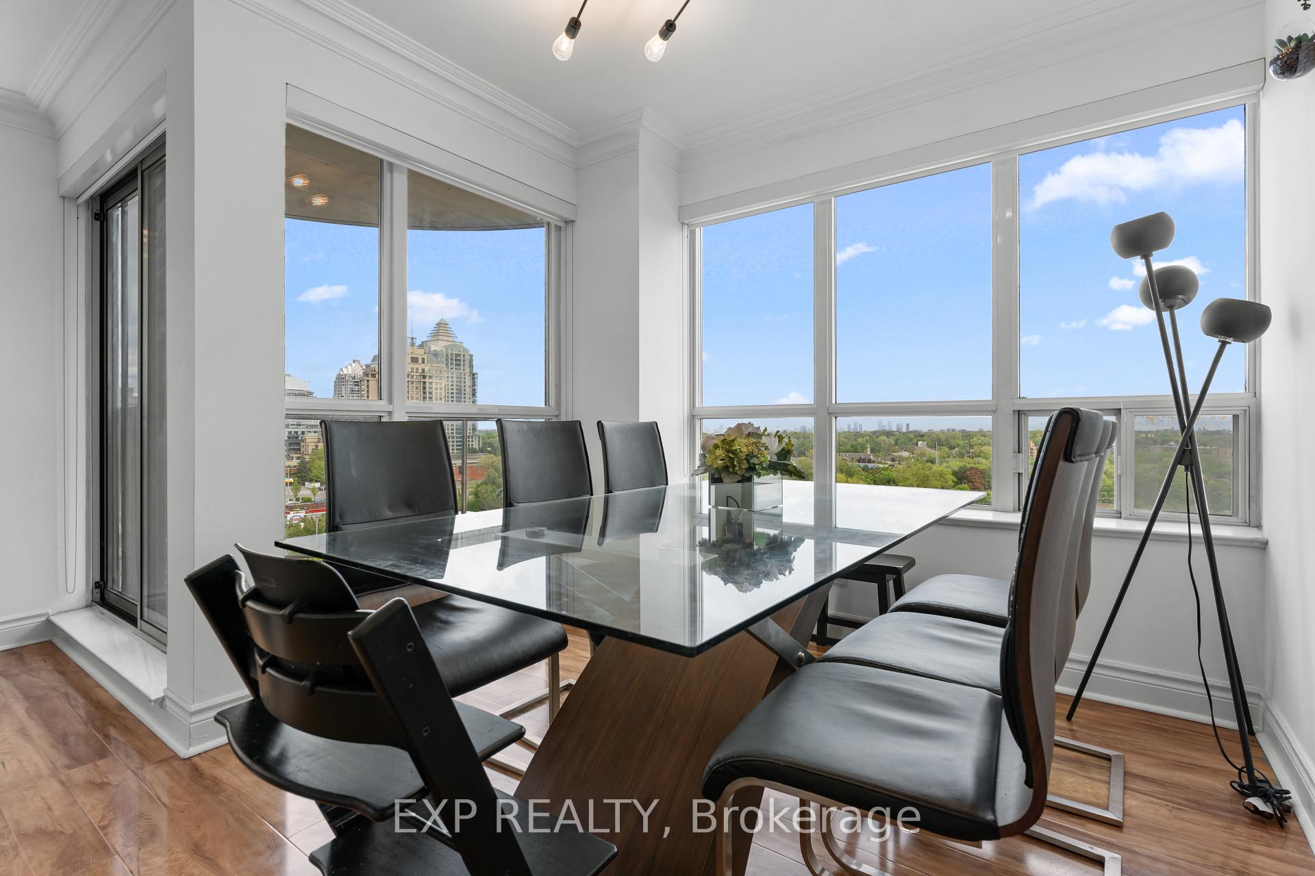 3 Bedrooms Condo at 2 Clairtrell, Toronto For sale