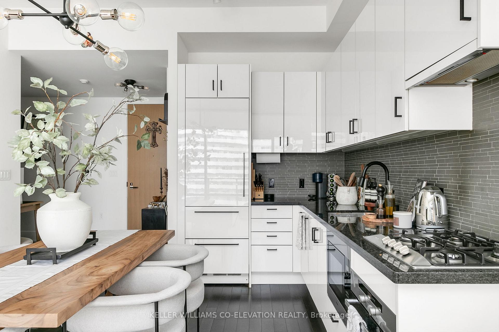 2 Bedrooms Condo at 39 Queens, Toronto For sale
