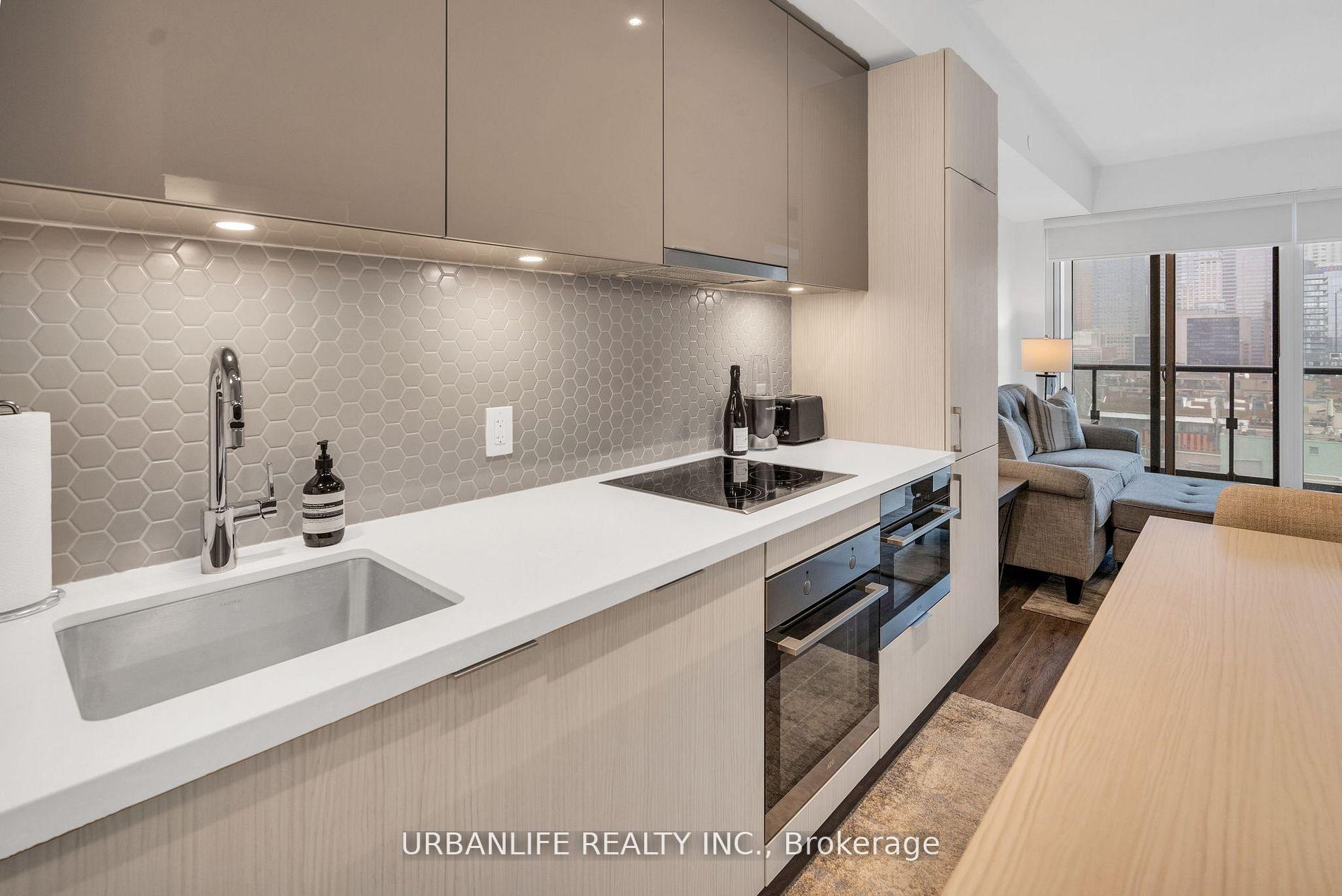 1 Bedroom Condo at 158 Front,  Toronto For sale