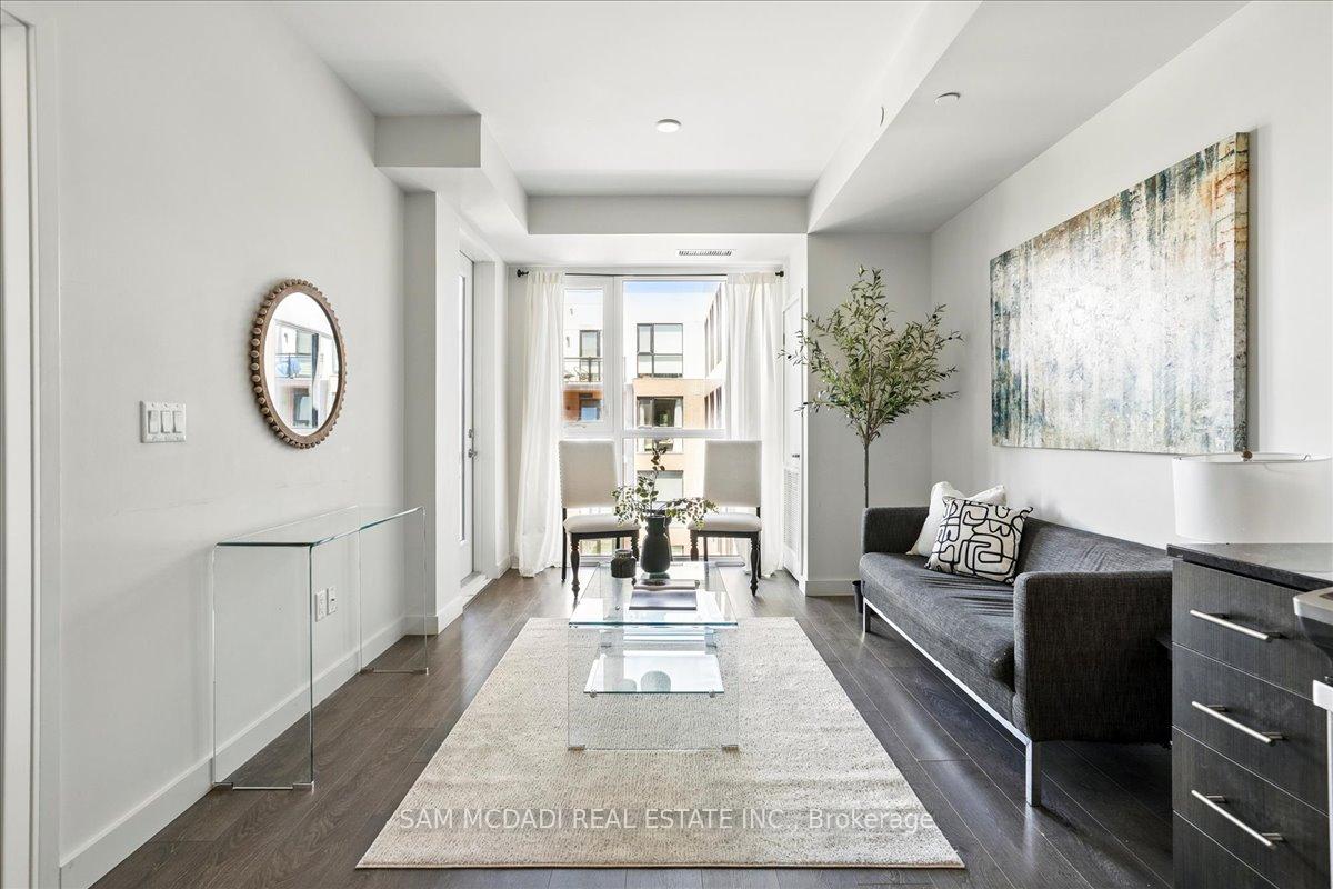 2 Bedrooms Condo at 210 Sabina Dr, Oakville For sale
