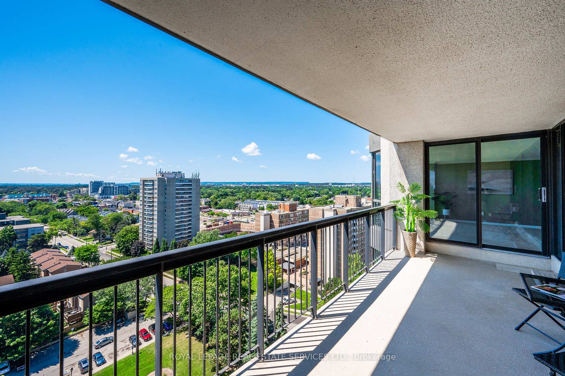 2 Bedrooms Condo at 2180 Marine,  Oakville For sale