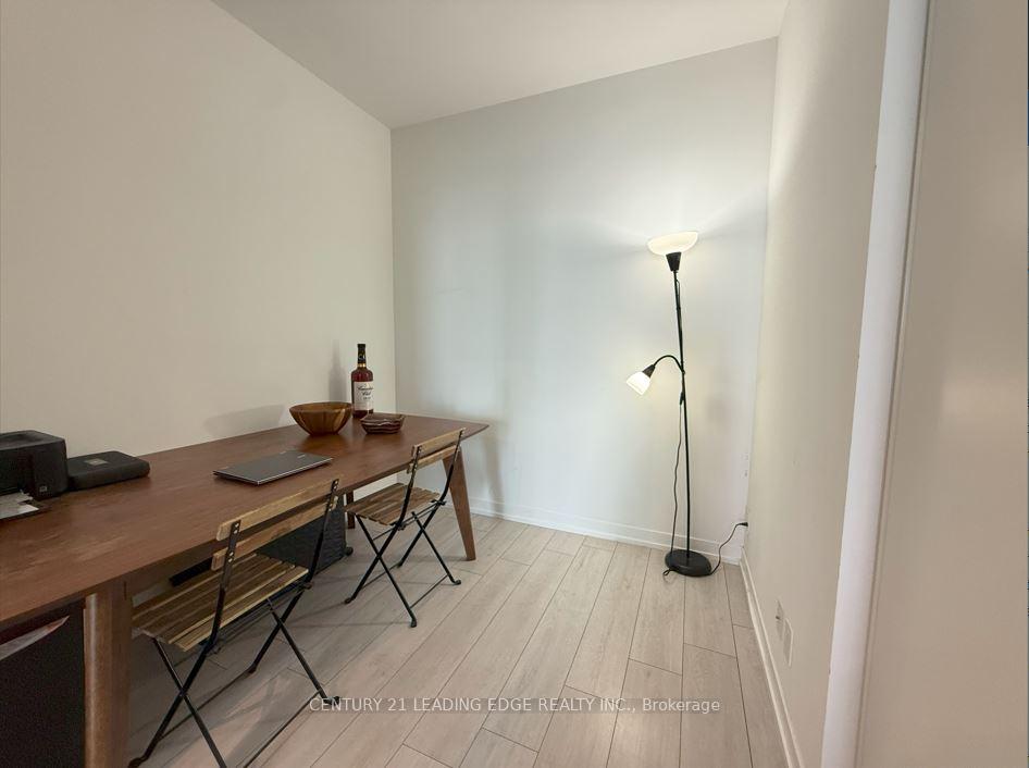 2 Bedrooms Condo at 950 Portage, Vaughan For sale