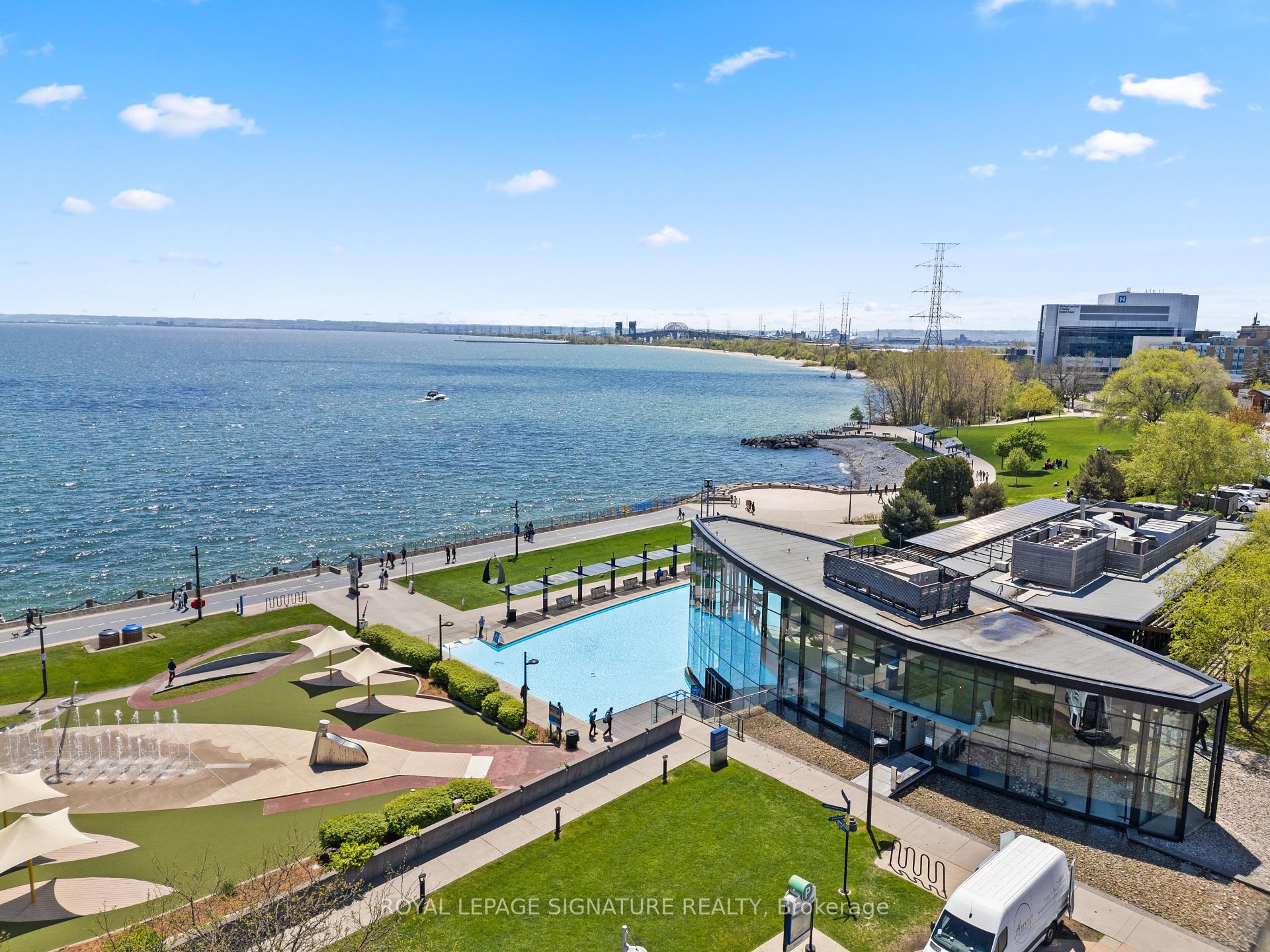 3 Bedrooms Condo at 611 Francis, Burlington For sale