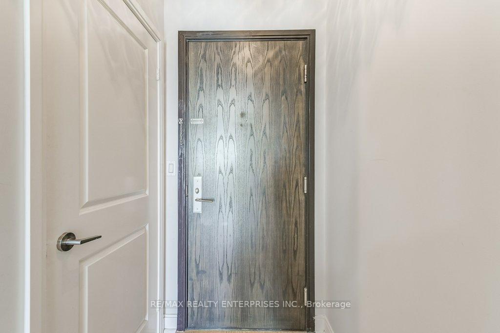 2 Bedrooms Condo at 80 Absolute, Mississauga For sale
