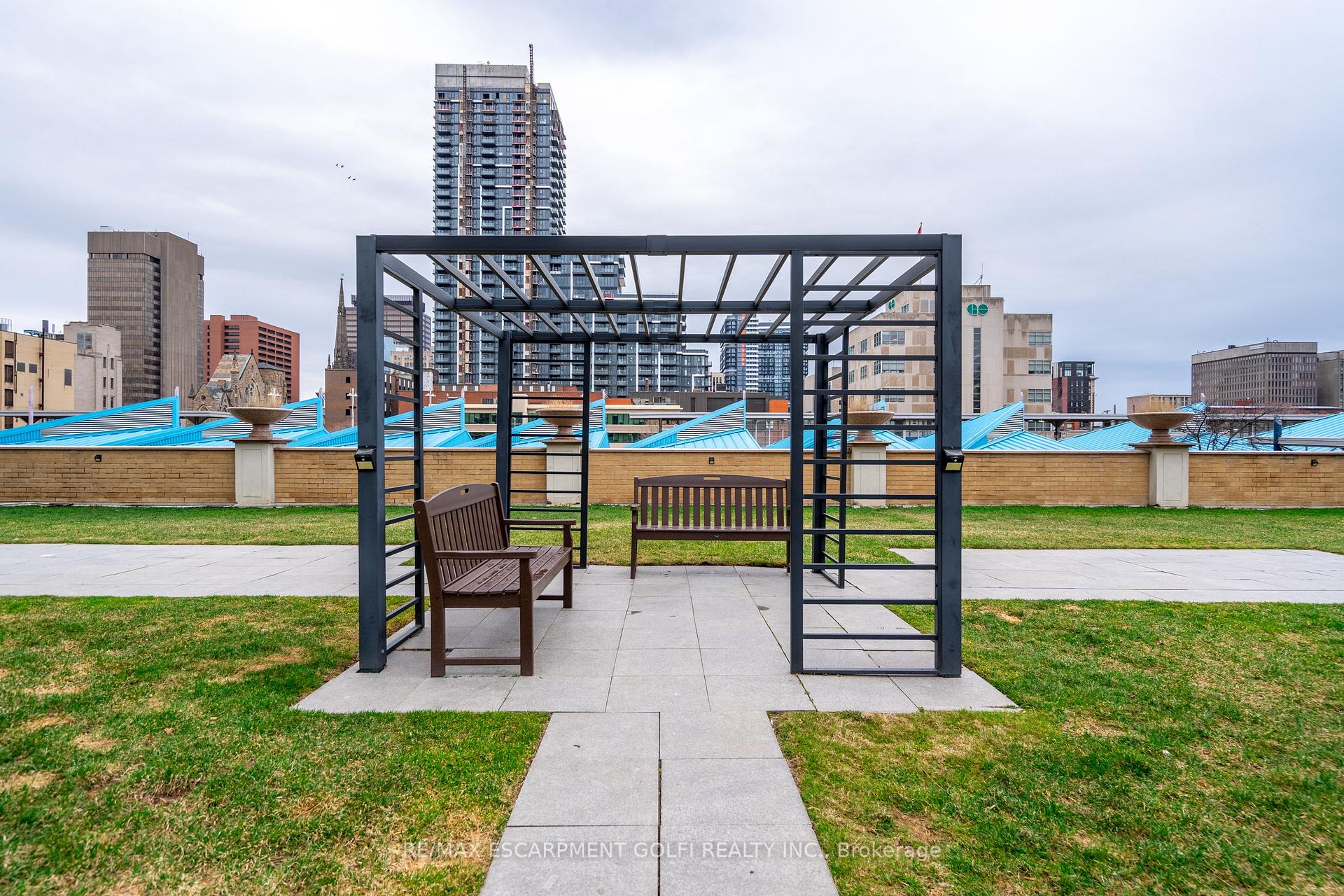 2 Bedrooms Condo at 135 James, Hamilton For sale
