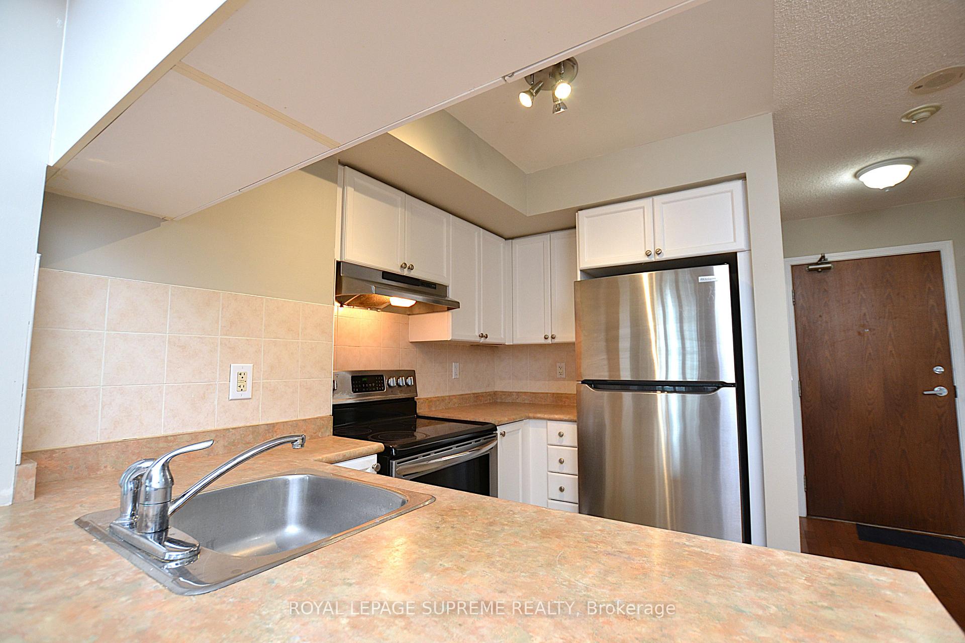 2 Bedrooms Condo at 1 Elm, Mississauga For sale