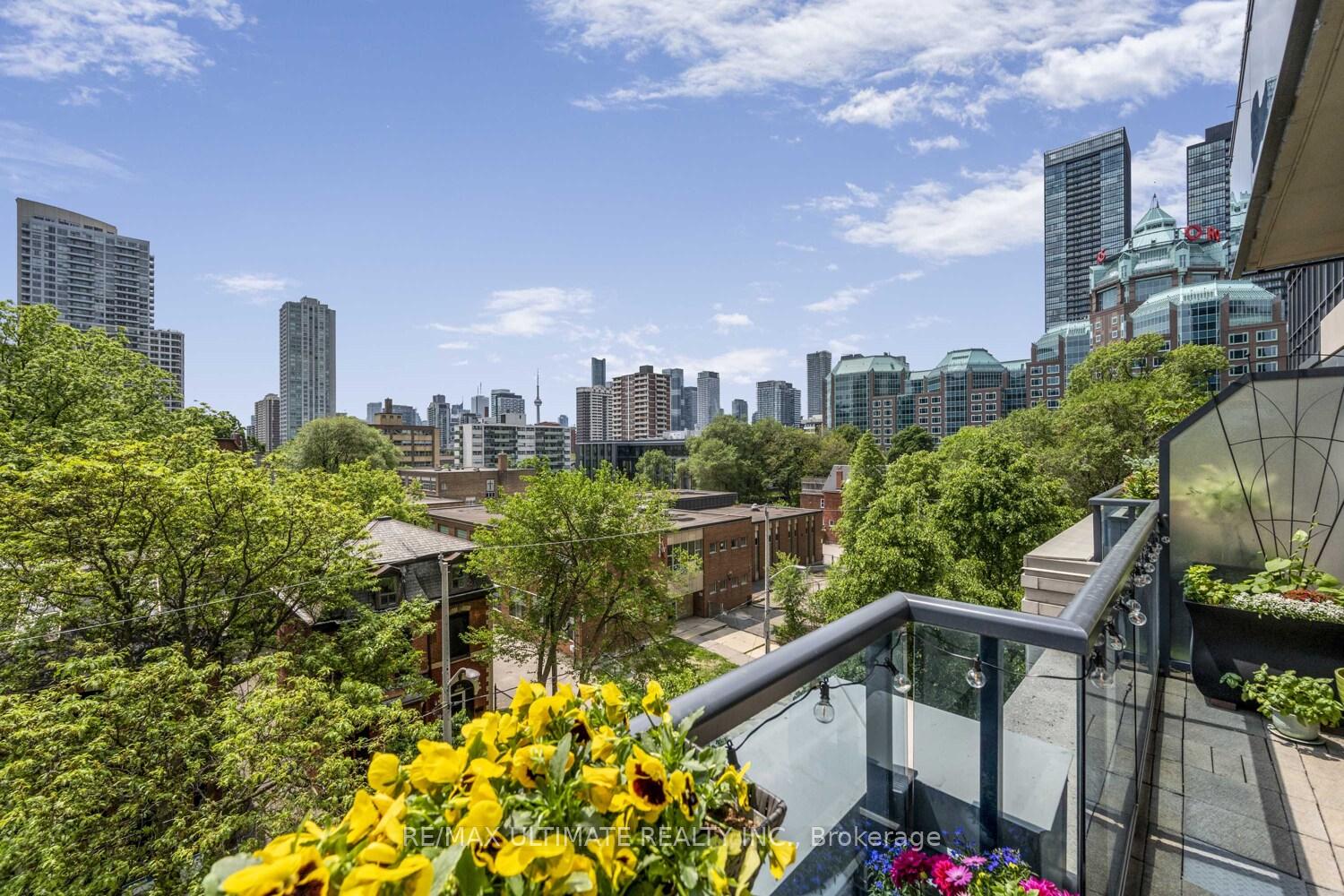 2 Bedrooms Condo at 28 Linden, Toronto For sale