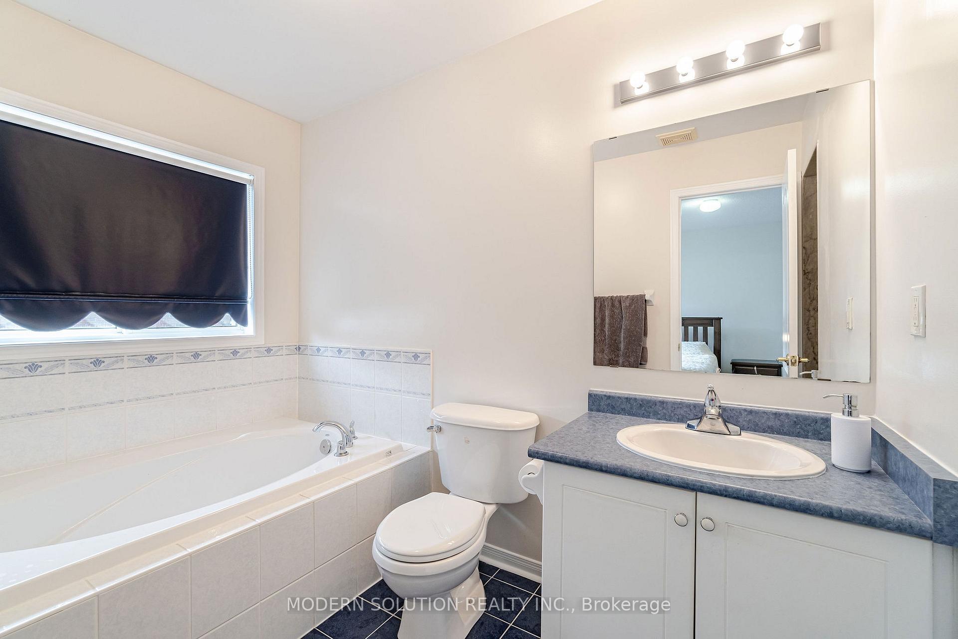 3 Bedrooms Condo at 525 Novo Star, Mississauga For sale