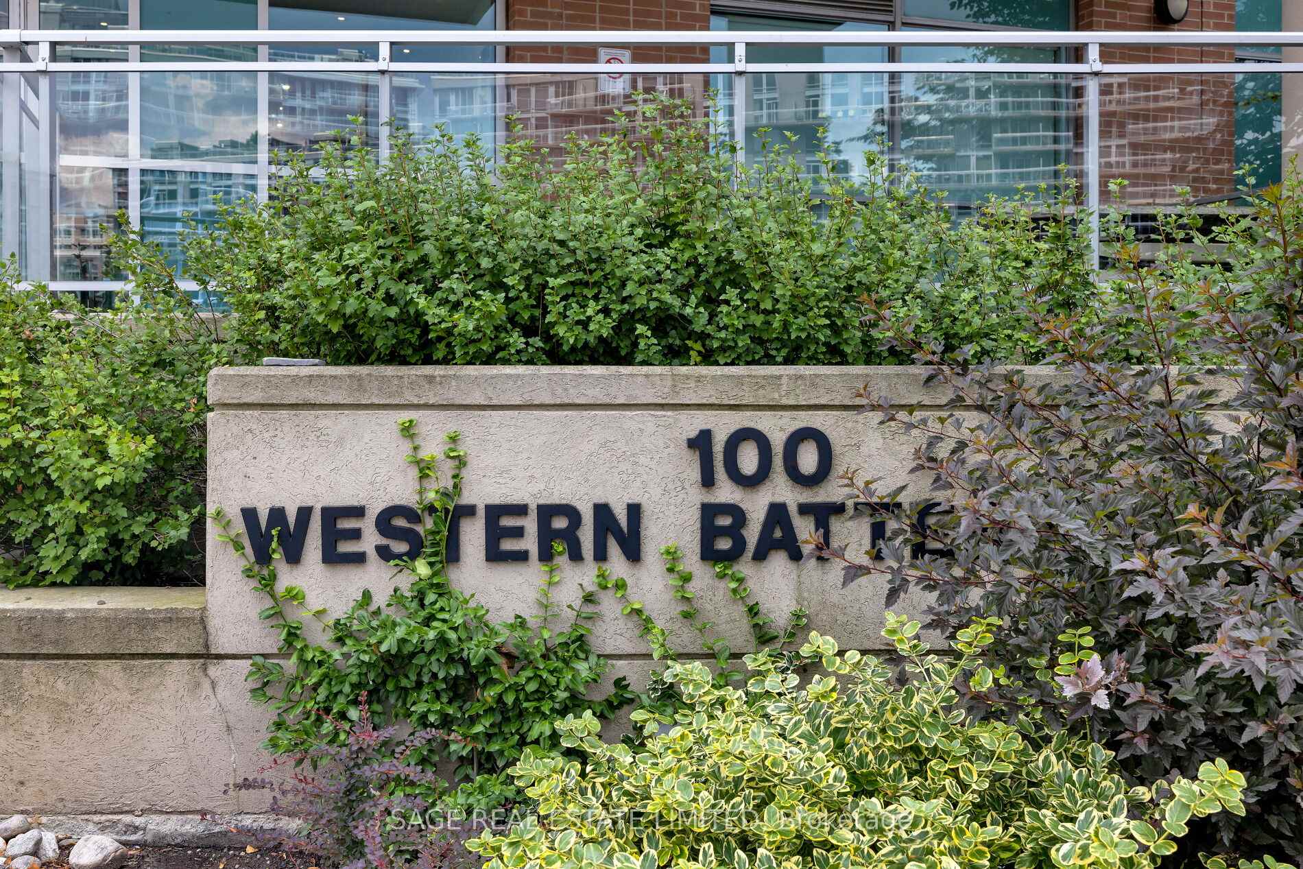 2 Bedrooms Condo at 100 Western Battery, Toronto For sale