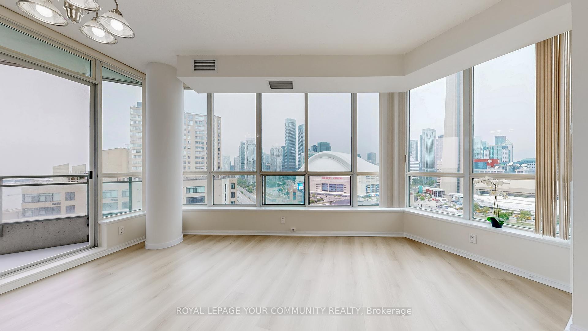 2 Bedrooms Condo at 230 Queens, Toronto For sale