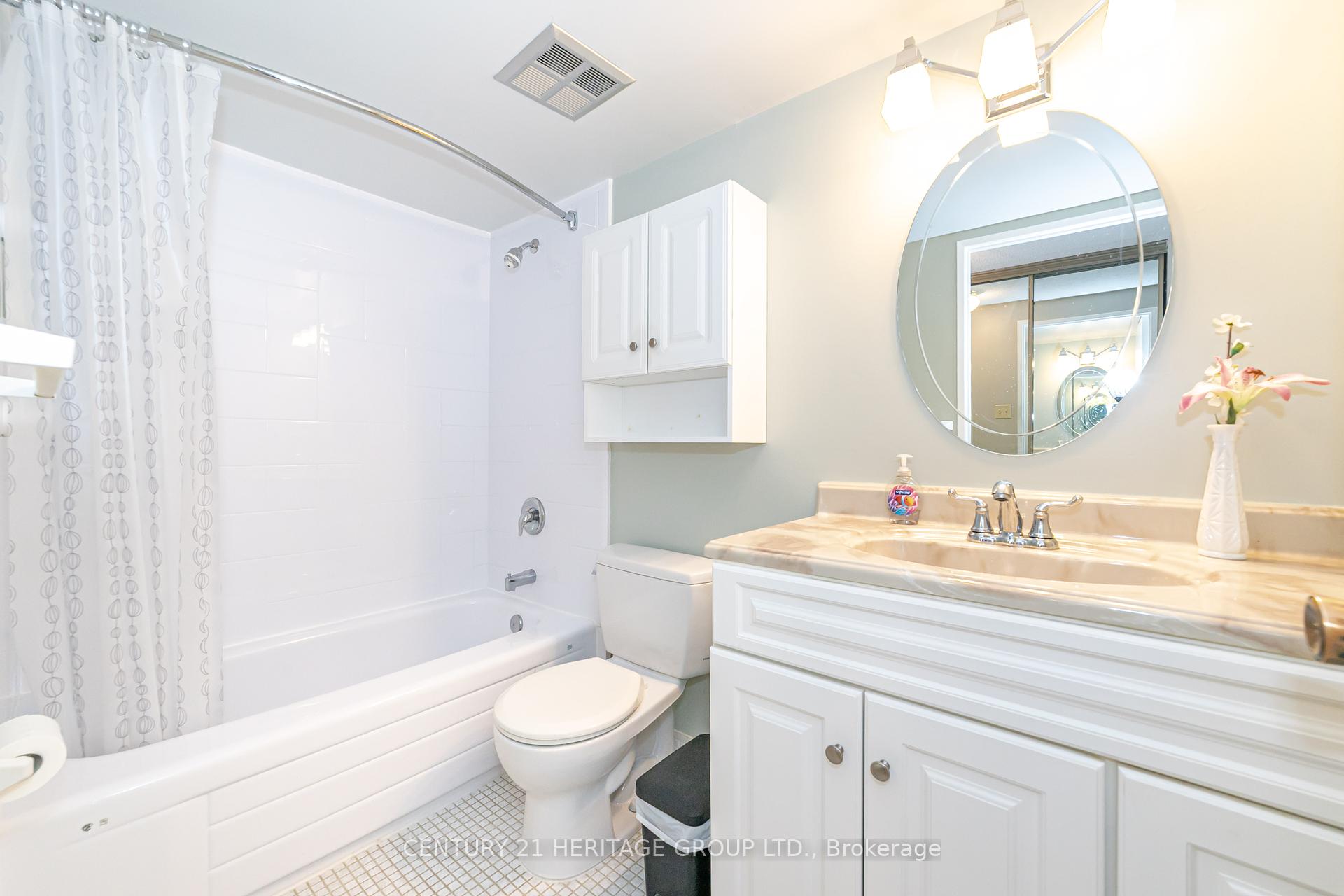 2 Bedrooms Condo at 10 Dean Park, Toronto For sale