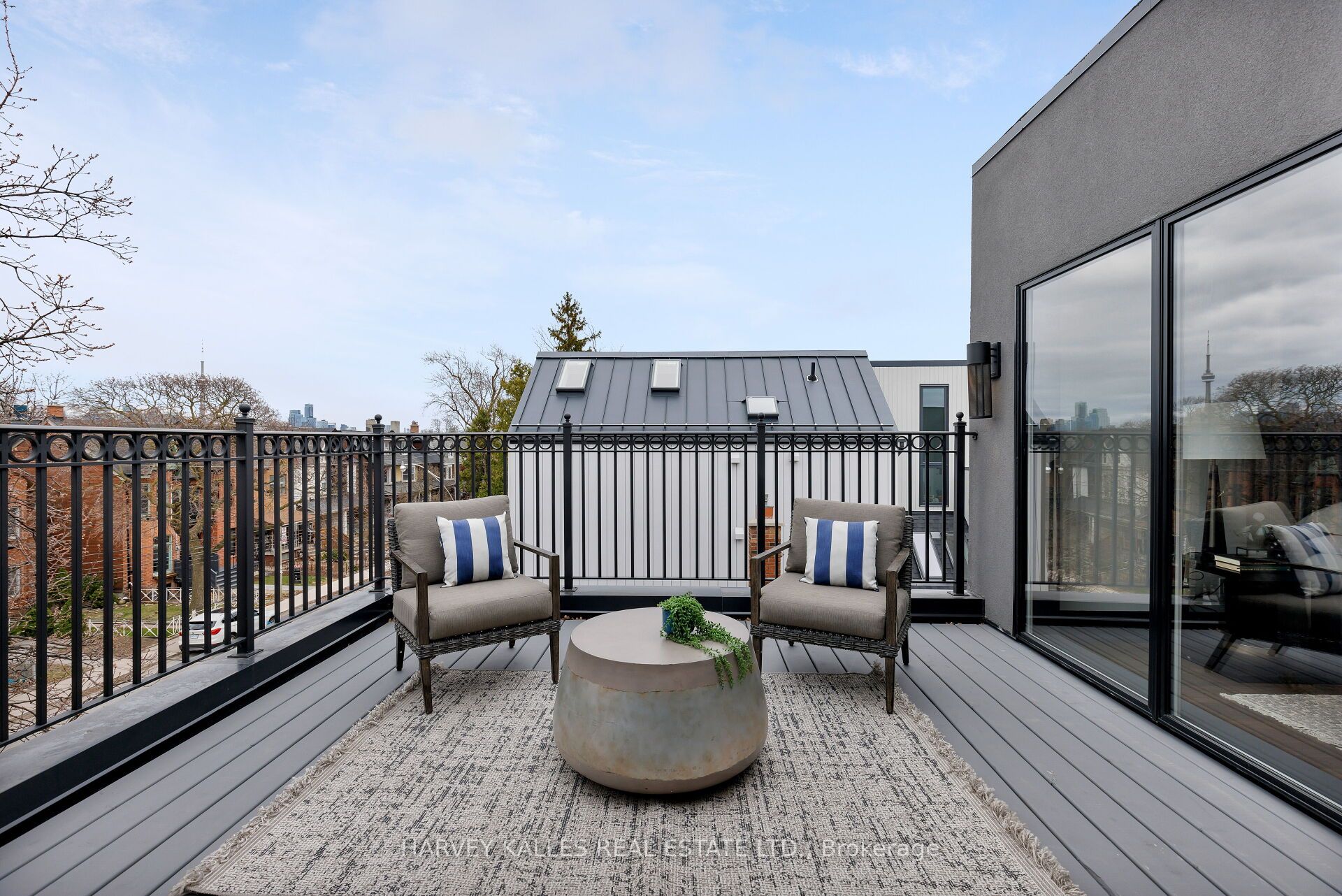 498 Roxton Road, Toronto, ON M6G 3R4