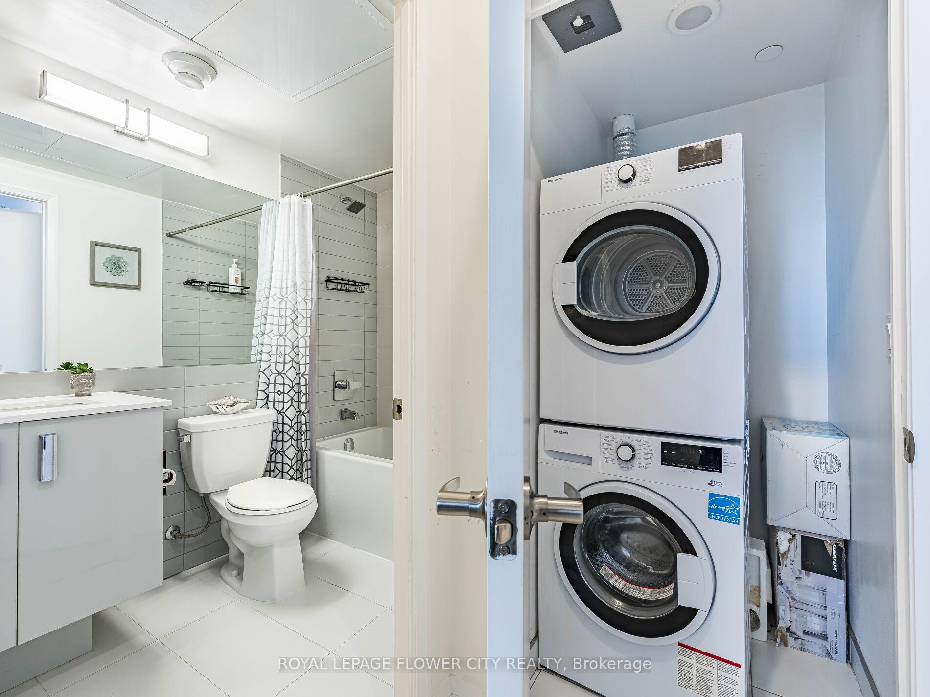 1 Bedroom Condo at 30 Gibbs, Toronto For sale