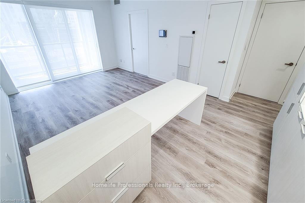 1 Bedroom Condo at 370 Martha,  Burlington For sale