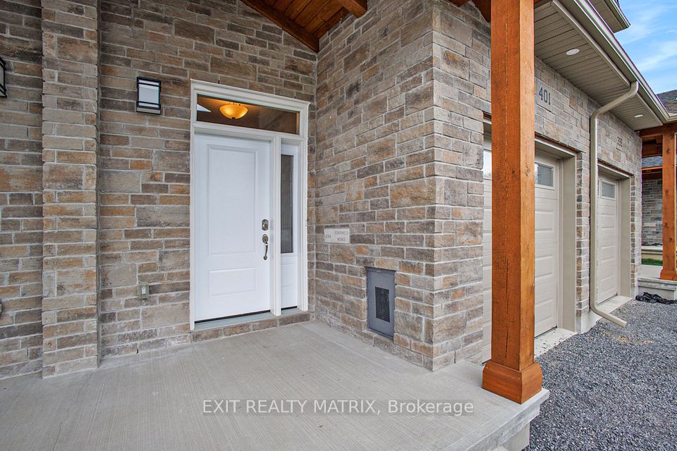 401 Voyageur Place, Russell, ON K0A 1W1