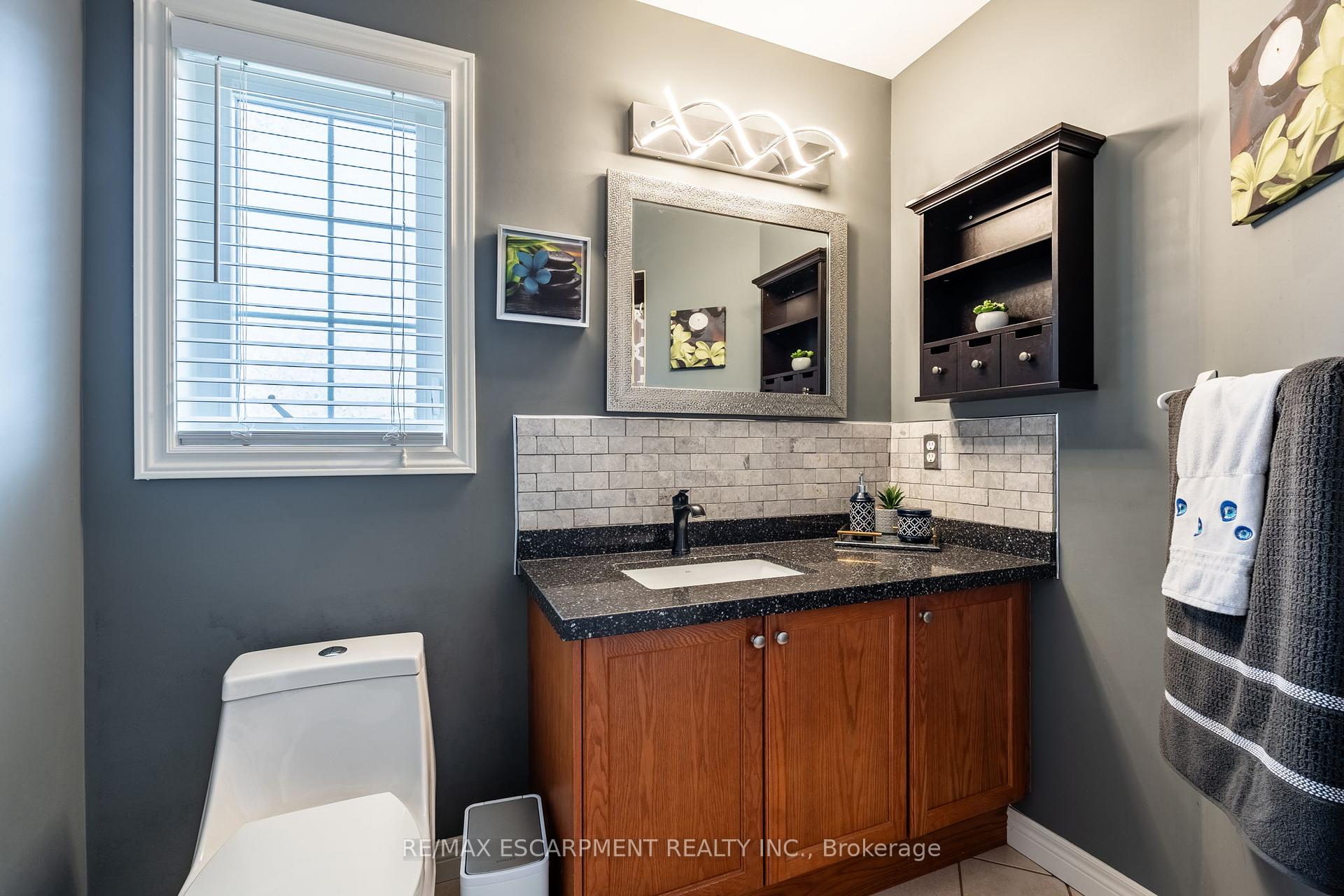 3 Bedrooms Condo at 1461 Upper Gage, Hamilton For sale