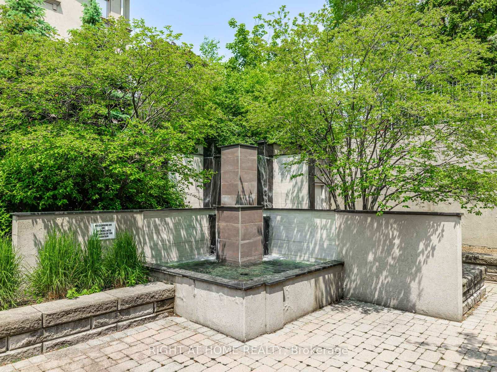 3 Bedrooms Condo at 1 Clairtrell, Toronto For sale