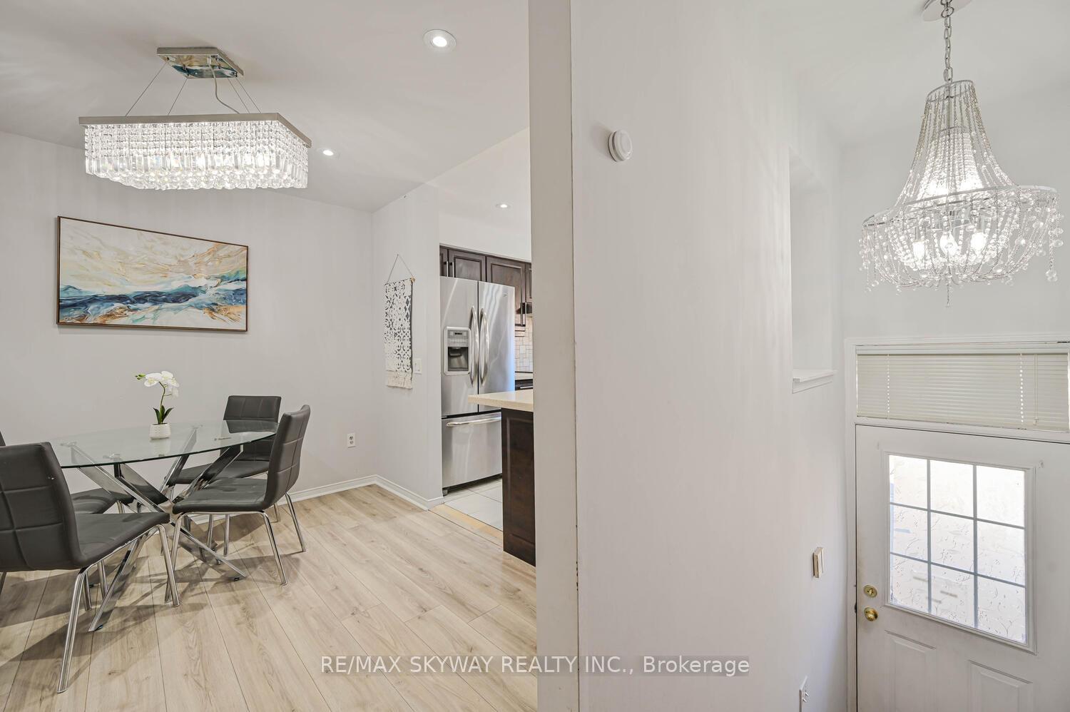 3 Bedrooms Condo at 50 Strathaven,  Mississauga For sale