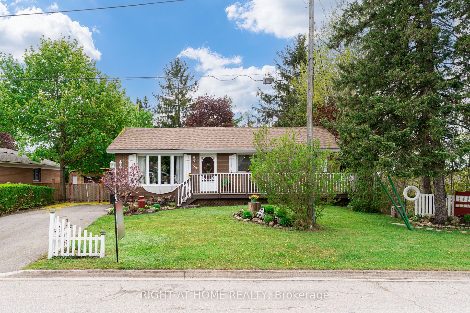 54 Cook Street, Halton Hills, ON L7J 1Z4