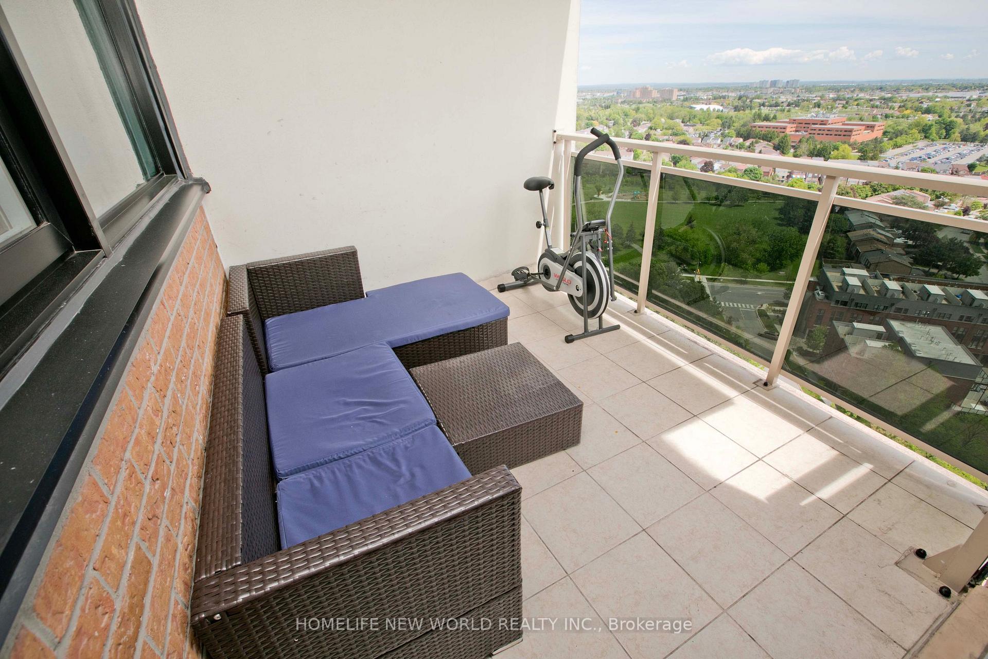 3 Bedrooms Condo at 100 Echo, Toronto For sale