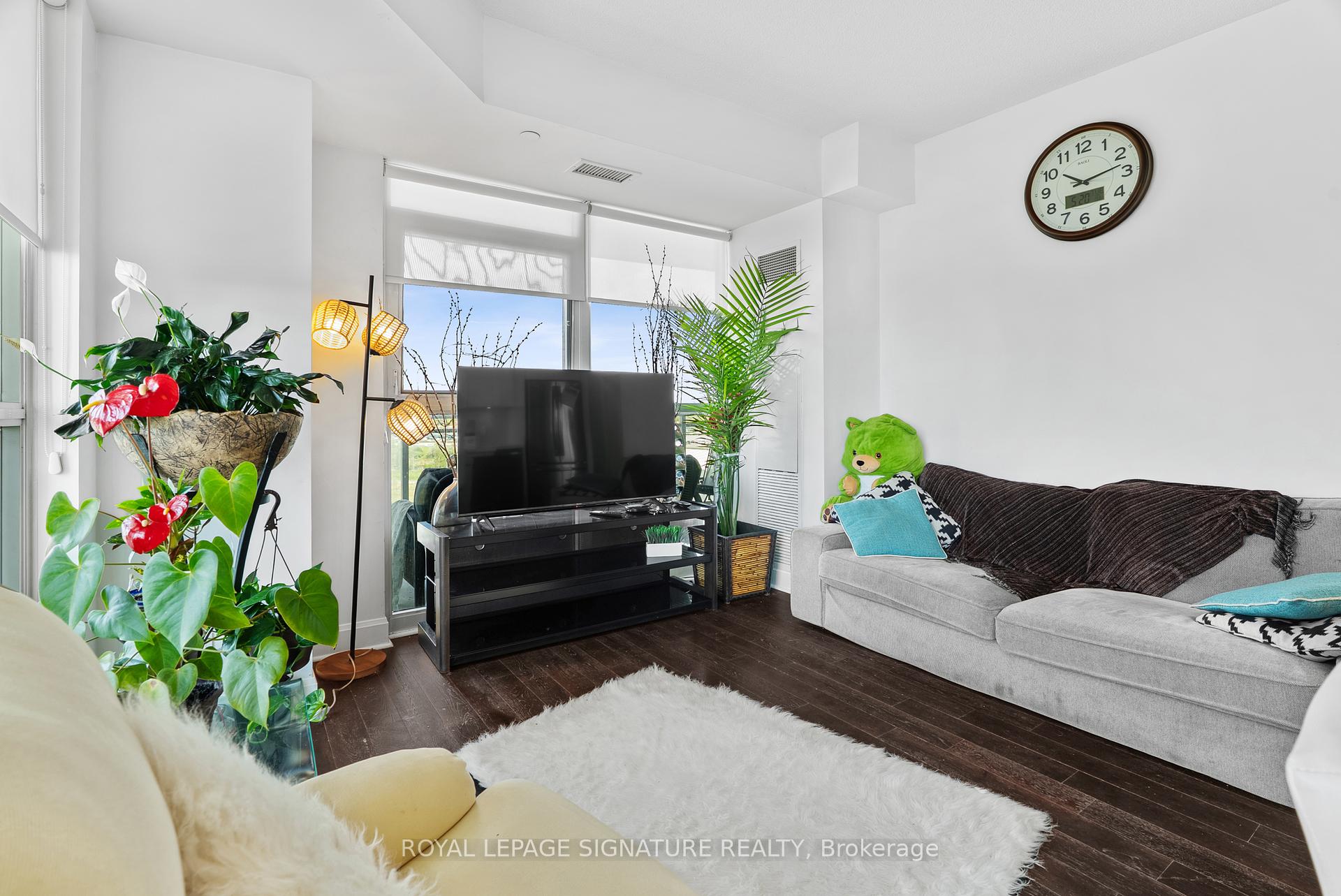 2 Bedrooms Condo at 33 Shore Breeze, Toronto For sale