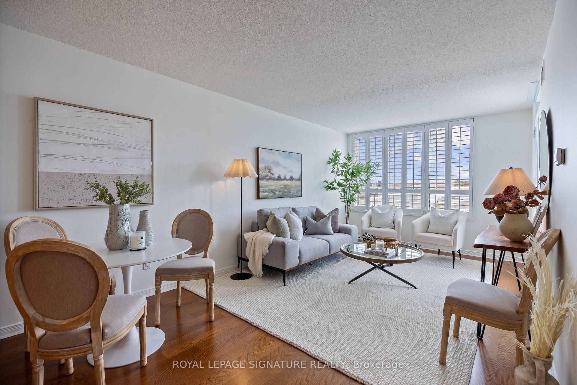 2 Bedrooms Condo at 205 The Donway, Toronto For sale