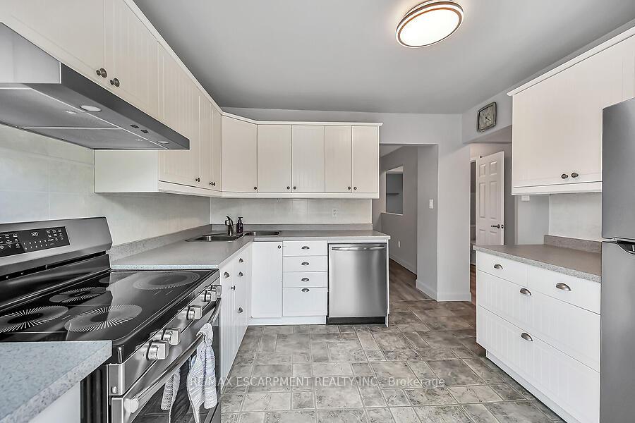 3 Bedrooms Condo at 1115 Paramount, Hamilton For sale