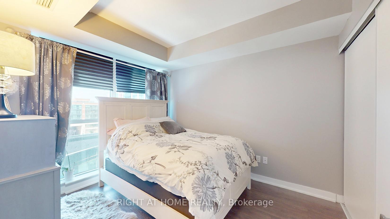 1 Bedroom Condo at 31 Tippet,  Toronto For sale