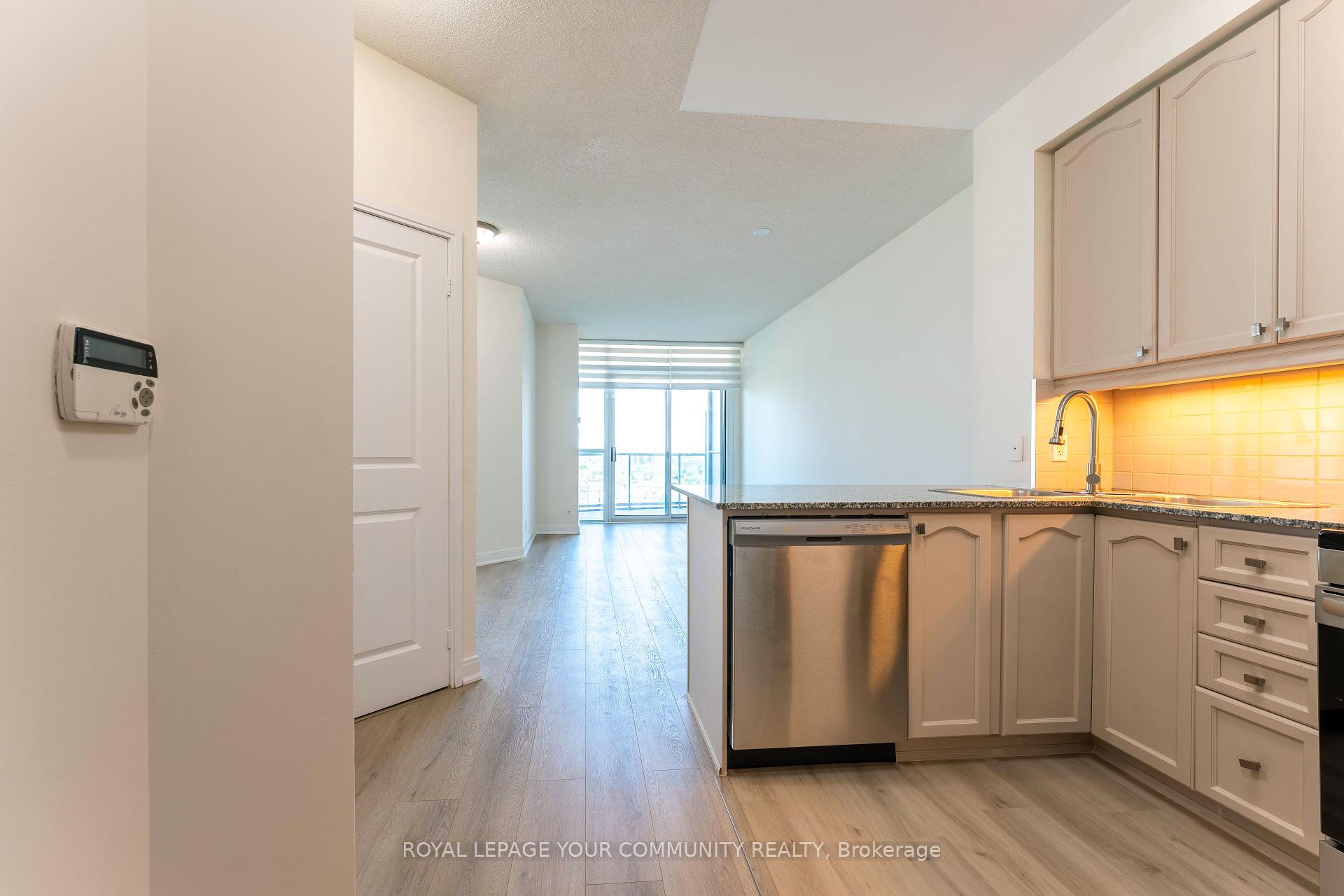 2 Bedrooms Condo at 80 Absolute, Mississauga For sale