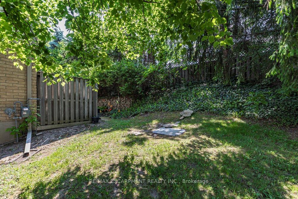 3 Bedrooms Condo at 31 Moss, Hamilton For sale