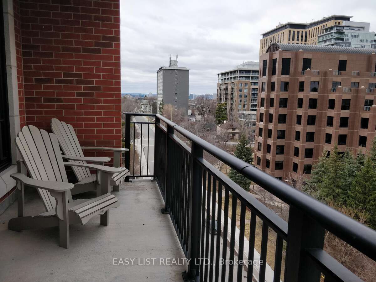 330 Loretta Avenue S, #708