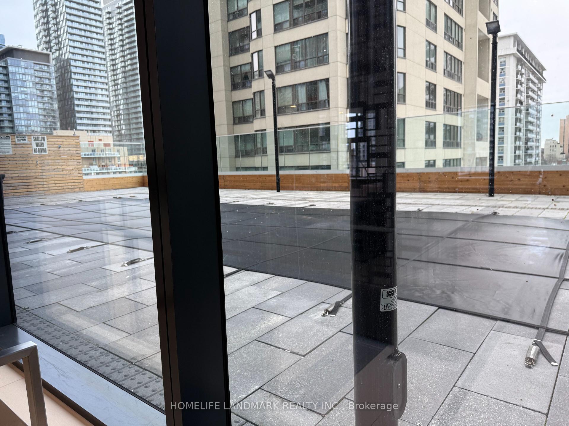 2 Bedrooms Condo at 501 Yonge, Toronto For sale