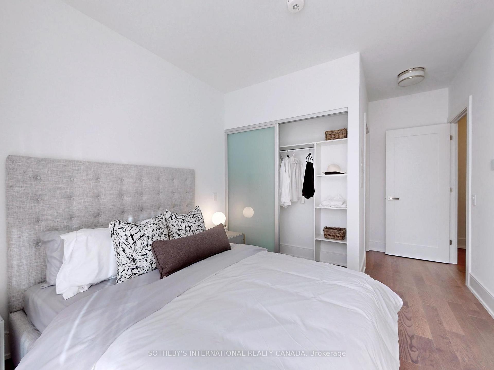 3 Bedrooms Condo at 30 Inn On the Park, Toronto For sale