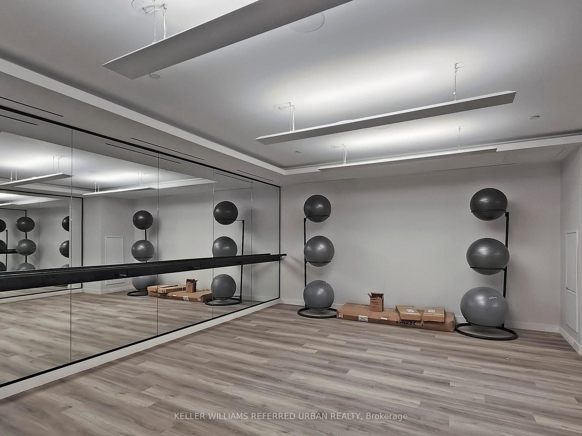 3 Bedrooms Condo at 127 Broadway, Toronto For sale