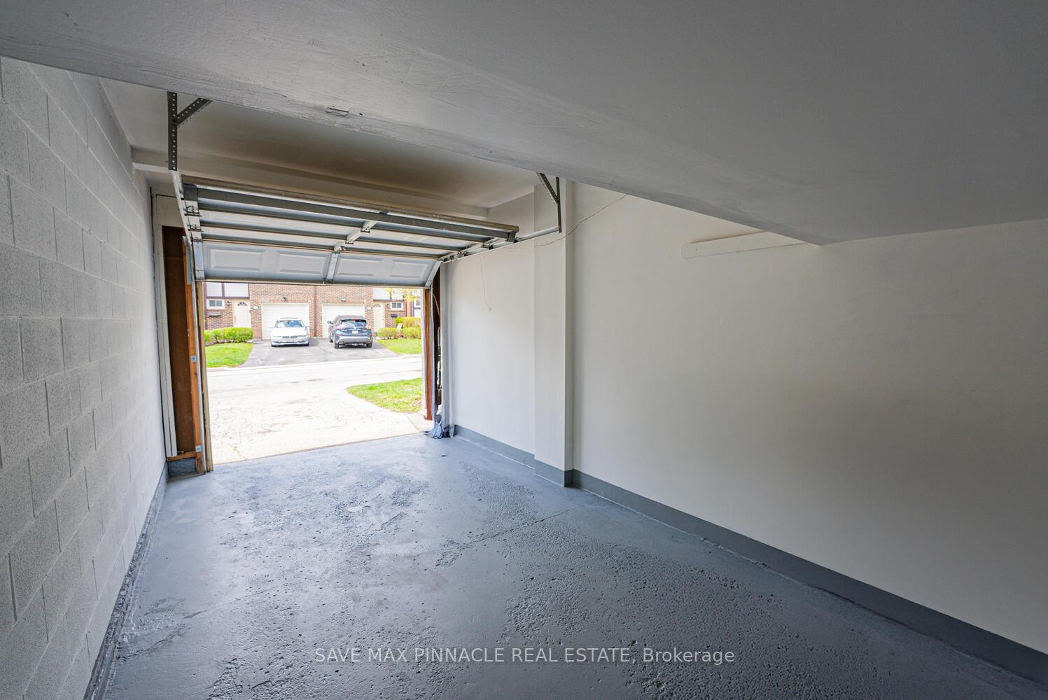4 Bedrooms Condo at 2120 Rathburn,  Mississauga For sale
