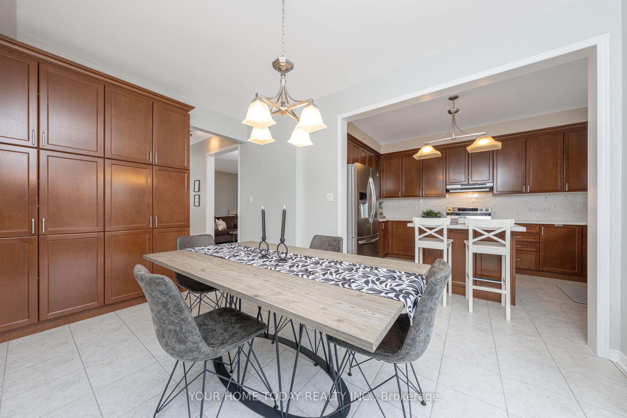 17 Chetholme Place