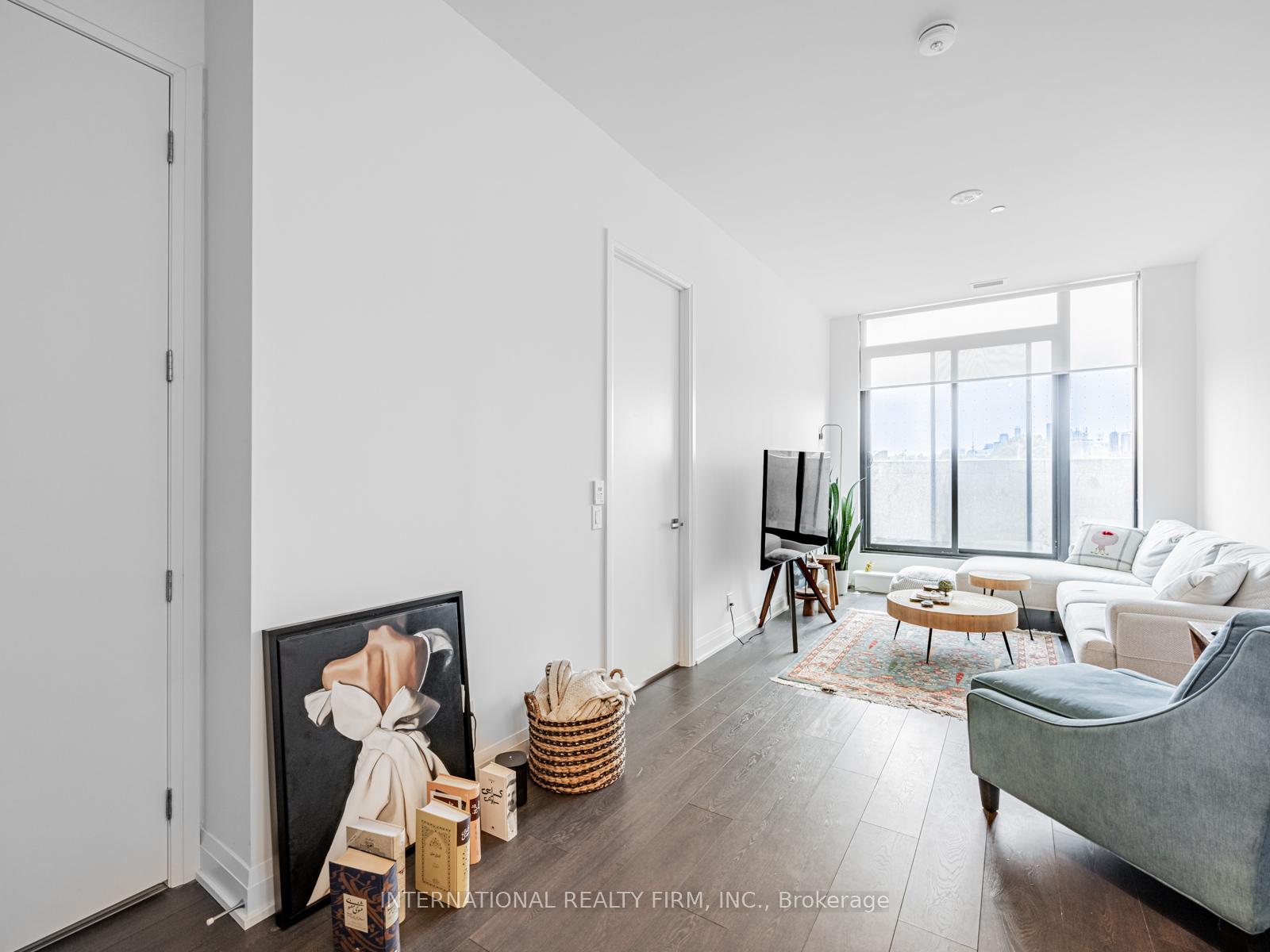 2 Bedrooms Condo at 33 Frederick Todd, Toronto For sale