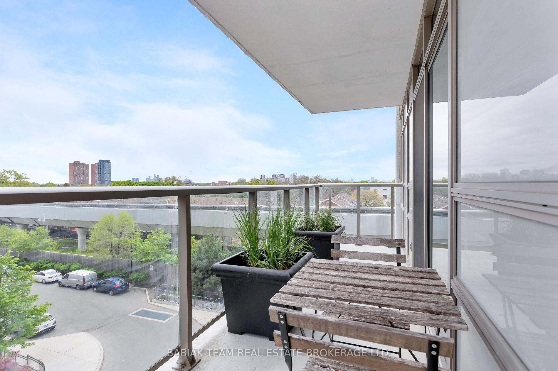 3 Bedrooms Condo at 816 Lansdowne, Toronto For sale
