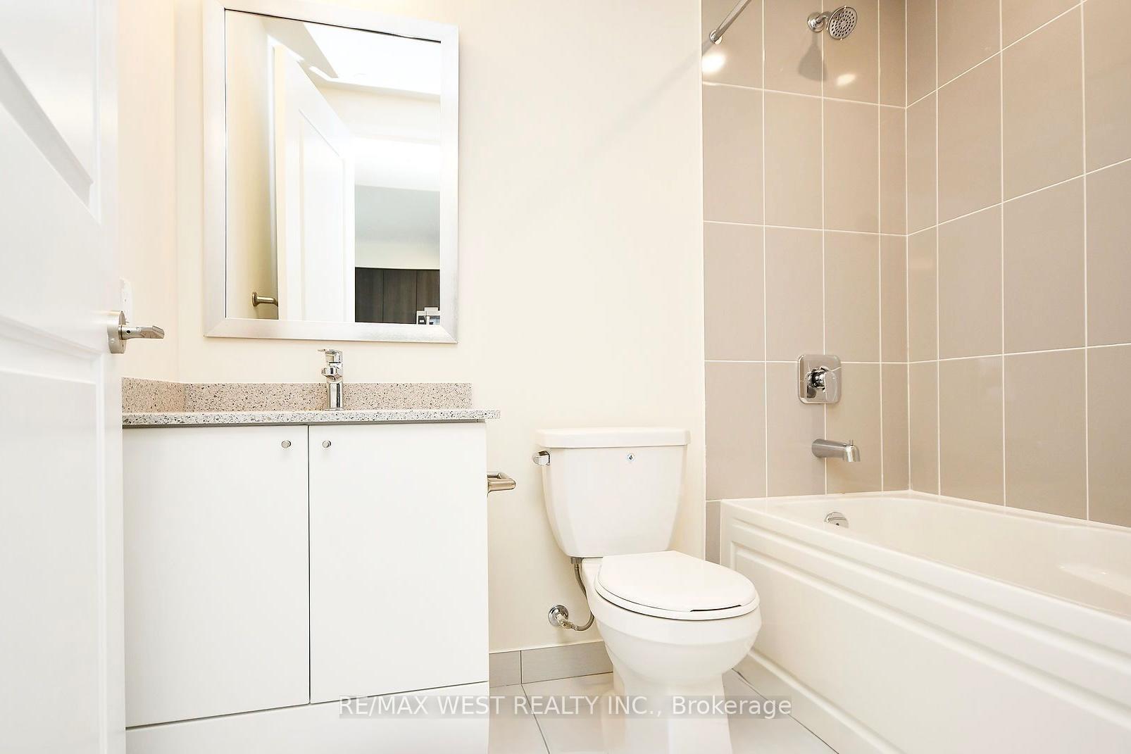 3 Bedrooms Condo at 35 Watergarden, Mississauga For sale