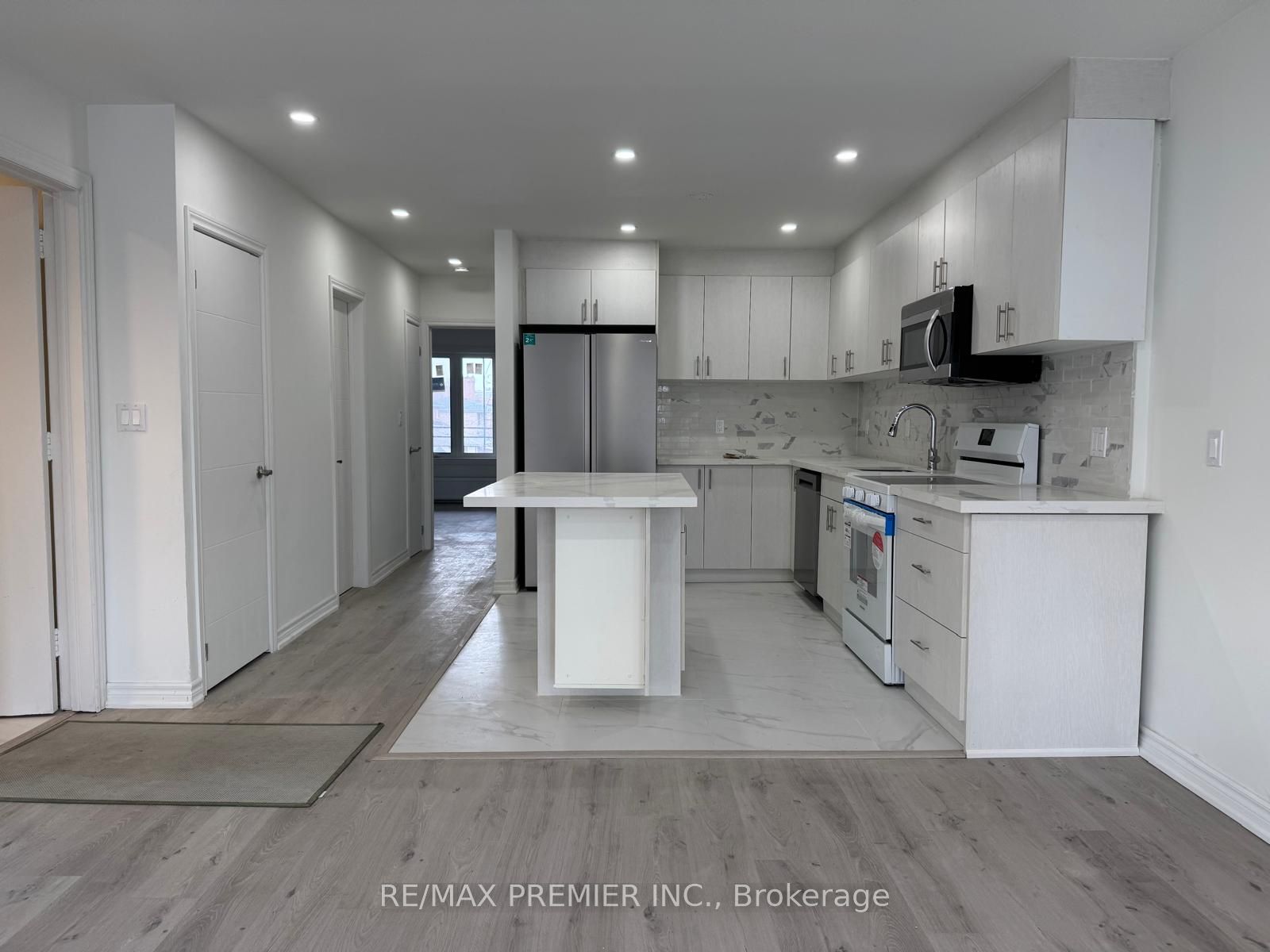 2986a Dufferin Street, Toronto, ON M6B 3T3