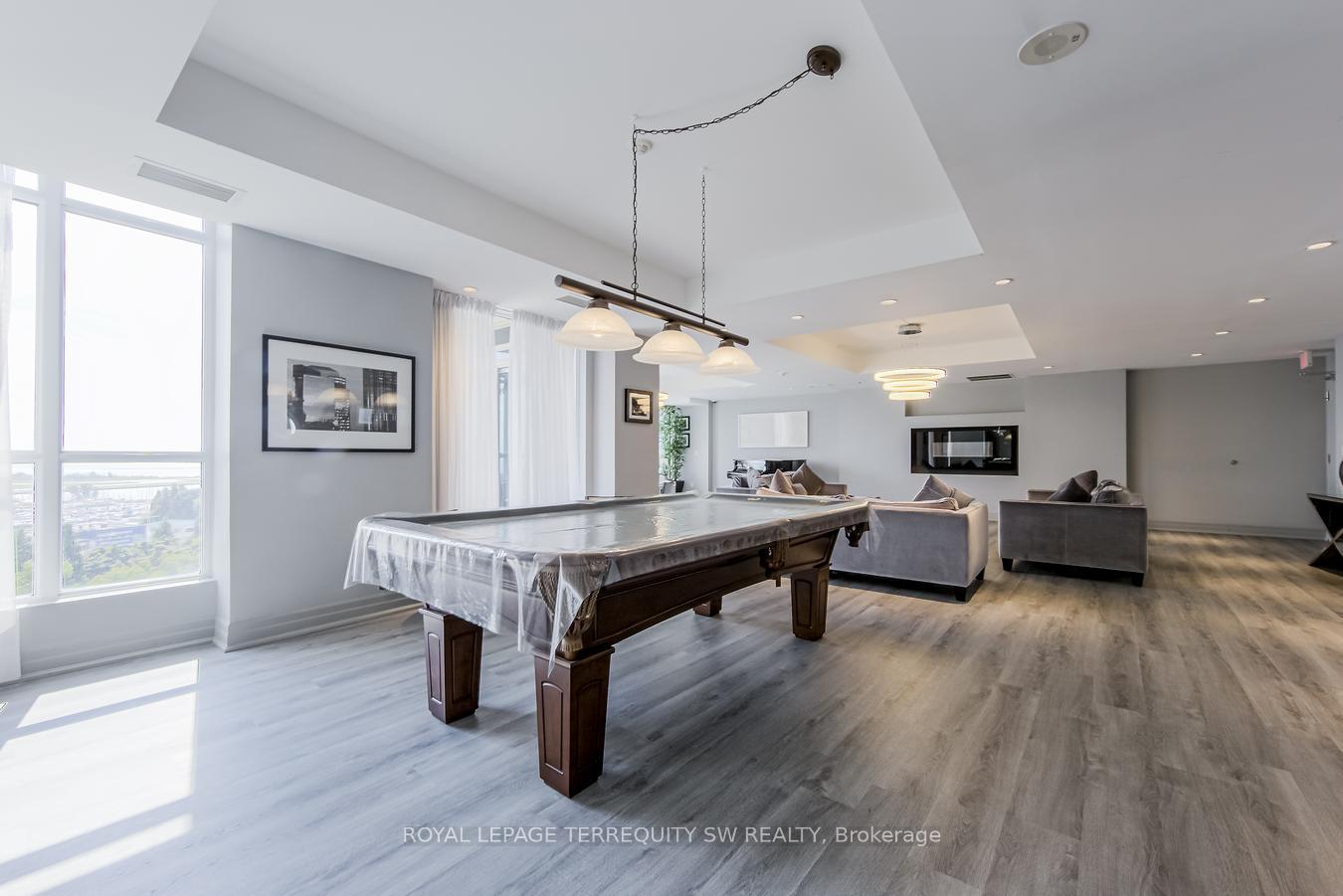 2 Bedrooms Condo at 618 A Fleet, Toronto For sale